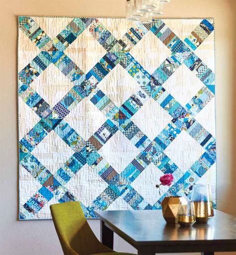 Showcase your favorite fabrics in this modern quilt design that will put your fabric stash to use! Mccalls Quilting, Fat Quarter Quilt Pattern, Lattice Quilt, Crumb Quilt, Quilting Blogs, Quilt Pattern Download, Quilt Modernen, Scrap Busters, Scrappy Quilt Patterns