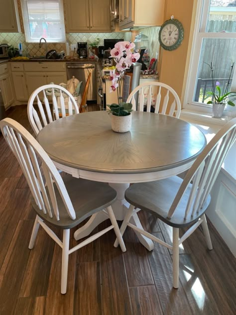 Diy Furniture Upgrade, Painted Kitchen Tables, Dining Table Makeover, Round Table And Chairs, Kitchen Table Makeover, Round Kitchen Table, Furniture Upcycle, Dining Room Cozy, Diy Dining Table