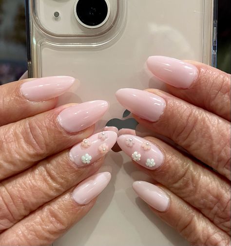 Short Pink Nails With Charms, Short Oval Gel Nails, Nails With Flower Charms, Flower Charm Nails, Oval Gel Nails, Short Nails With Charms, Pink Oval Nails, Short Pink Nails, Almond Acrylic Nails Designs