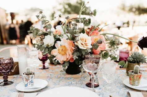 peony centerpiece Peonies Centerpiece, Filled Vases, Lakeside Wedding, Countryside Wedding, Table Wedding, Oval Table, Wedding Southern California, Deco Floral, Wedding Tablescapes