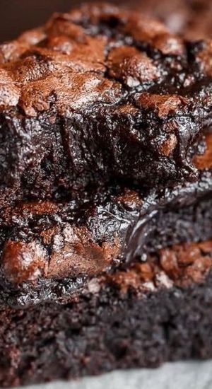 Chewy Brownies Recipe, Brownies Fudgy, Homemade Brownies Easy, Cocoa Powder Recipes, Fudge Brownie Recipe, Cake Brownie, Cocoa Brownies, Fudgy Brownie Recipe, Resep Brownies