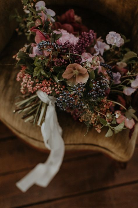 Dark Floral Wedding, Dusk Wedding, Moody Wedding Flowers, Bouquet Styles, Arizona Winter, Vintage Bridal Bouquet, Purple Bridal Bouquet, Bouquet Images, Unique Wedding Flowers