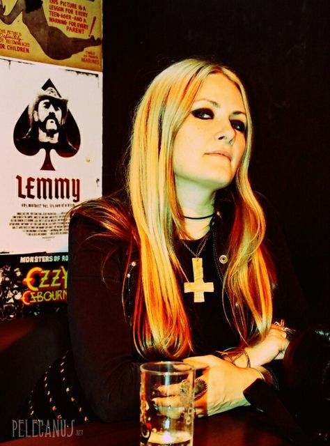 Liz Buckingham Liz Buckingham, Electric Wizard, Heavy Rock, Heavy Metal Music, Metal Girl, Thrash Metal, Badass Women, Music Film, Black Sabbath