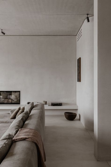 Penthouse Apartment Design, Concrete Effect Paint, Wabi Sabi Interior, Casa Cook, Berlin Apartment, Monochromatic Palette, Penthouse Apartment, Style Deco, Interior Concept