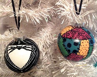 Jack and Sally Christmas ornaments Sally Ornament, Diy Nightmare Before Christmas, Nightmare Before Christmas Tree, Nightmare Before Christmas Ornaments, Deco Disney, Jack The Pumpkin King, Nightmare Before Christmas Decorations, Disney Ornaments, A White Christmas