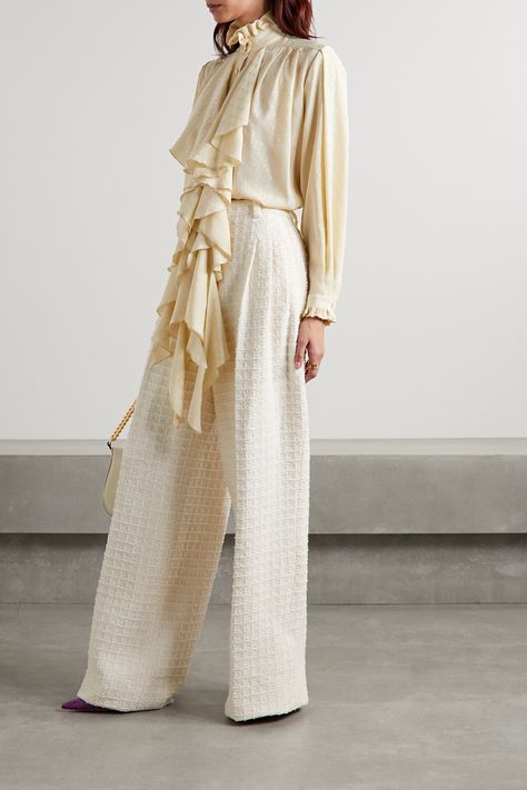 Gucci's pants are cut from cotton-blend tweed in a fresh cream hue. They're designed to sit on high on the waist and have sharp pleats along the hips and front of the wide legs. Gucci Pants, New York Outfit, Tweed Pants, Gucci Outfits, Cute Jeans, Pantalon Large, Wool Pants, Marchesa, Elie Saab