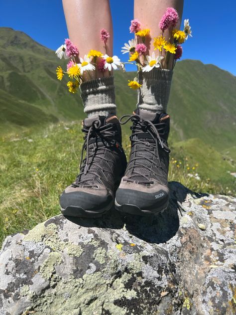 Girl’s legs in hiking boots with flowers in socks Best Hiking Shoes For Women, Hiking Shoes For Women, Summer Hiking Boots, Granola Aesthetic, Goofy Goober, Granola Girl Aesthetic, Best Hiking Shoes, Hiking Photography, Summer Hike