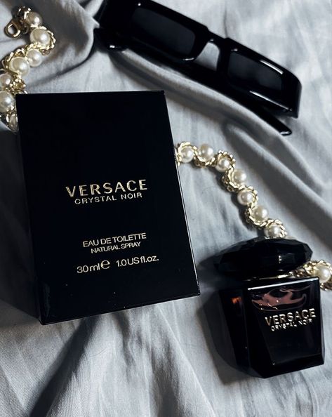 Versace Aesthetic Perfume, Expensive Perfume Aesthetic, Luxury Brand Aesthetic, Luxury Jewelry Aesthetic, Highschool Friends, Versace Aesthetic, Versace Parfum, Purple Perfume, Future Ceo