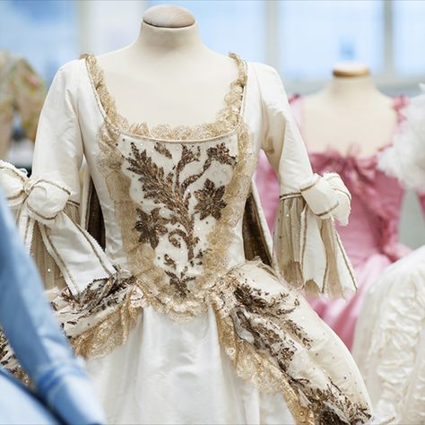 Marie Antoinette Costumes Marie Antoinette Movie, Marie Antoinette Costume, Sew Dress, 18th Century Clothing, Century Dress, Century Clothing, Sofia Coppola, Movie Costumes, Historical Dresses