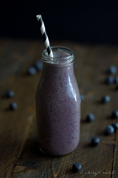 Blueberry Chia Smoothie. Perfect for pre- or post-run or workout! Packed full of superfoods. My husband cannot get enough of these.. it's a borderline problem! Chia Smoothie, 40 Aprons, Blueberry Season, Blueberry Smoothie, Chia Jam, Blueberry Juice, Superfood Smoothie, Blueberries Smoothie, Green Smoothies