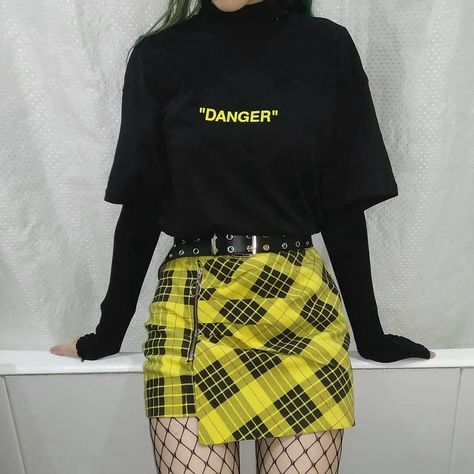 Outfit Inso, Streetwear Grunge, Yellow Outfit, Vintage Grunge, Textiles Fashion, Tyler The Creator, Outfit Combinations, Alternative Outfits, Grunge Style