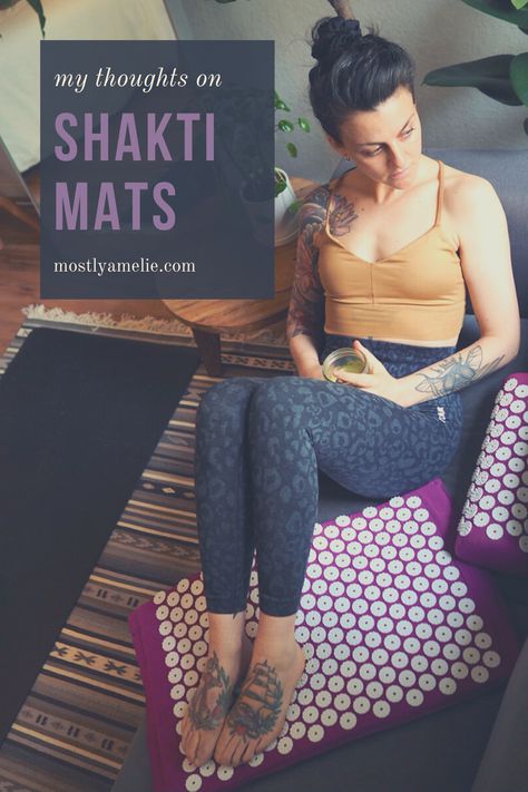 woman sitting on a sofa with an acupressure mat Shakti Mat Benefits, Acupressure Mat Benefits, Accupressure Mats, Shakti Mat, Shakti Yoga, Healing Reflexology, Acupressure Mat, Women Health Care, Yoga Barre