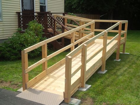 Wood Ramp Design, Wheelchair Ramp Diy, Porch With Ramp, Wheelchair Ramps For Home, Wheelchair Ramp Design, Wooden Scooter, Outdoor Ramp, Wooden Ramp, Wheelchairs Design