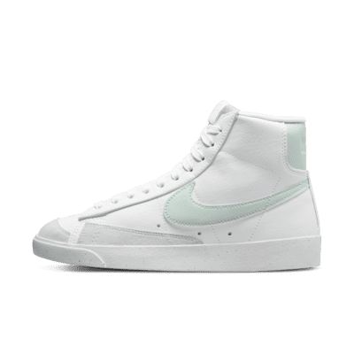 Nike Blazer Women, Nature Shoes, Blazer Shoes, Nike Blazers, Trendy Shoes Sneakers, Nike Shoes Girls, Preppy Shoes, All Nike Shoes, Nike Blazer Mid 77