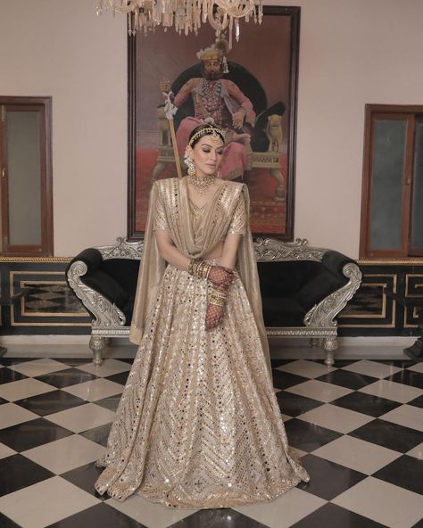 Actress Hansika Motwani's Style Quotient As A Bridesmaid Was So On-Point! Golden Lehenga, Wanderlust Fashion, Mirror Work Lehenga, Indian Wedding Planning, Bride Sister, Cocktail Gowns, Engagement Outfits, Indian Wedding Outfits, Fashion Wedding