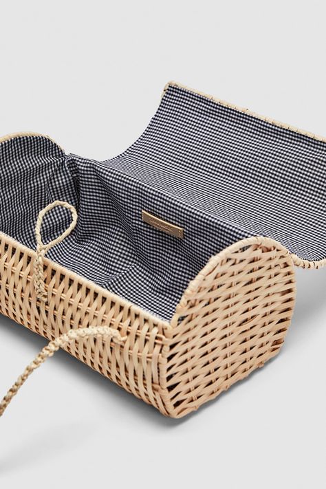 Jane Birkin Basket, Bag Zara, Sac Diy, Newspaper Basket, Jute Crafts, Bamboo Crafts, Paper Weaving, Sac Lunch, Bamboo Basket