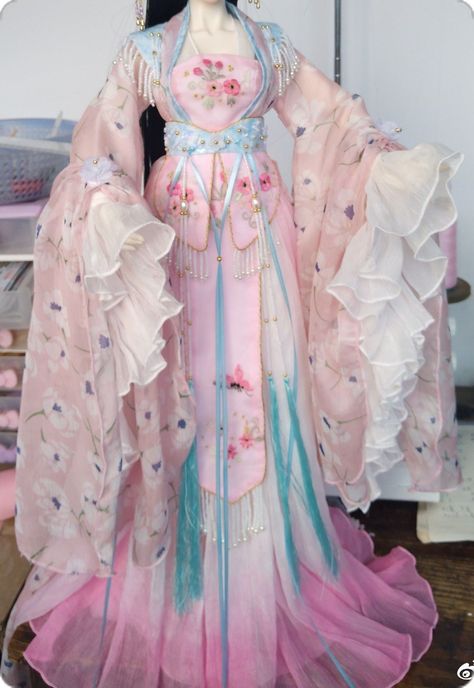 Pink And Blue Fashion, Chinese Princess Aesthetic, Chinese Princess Dress, Cute Kimono, Traditional Asian Dress, Ancient Dress, Chinese Princess, Ethereal Dress, Concept Clothing