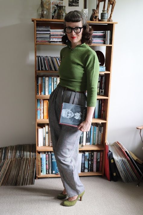 60s Librarian, Librarian Aesthetic Outfit Summer, 1950s Librarian, Quirky Librarian Fashion, Summer Librarian Outfit, Librarian Fashion, Geek Chic Aesthetic, Librarian Aesthetic, Librarian Aesthetic Outfit