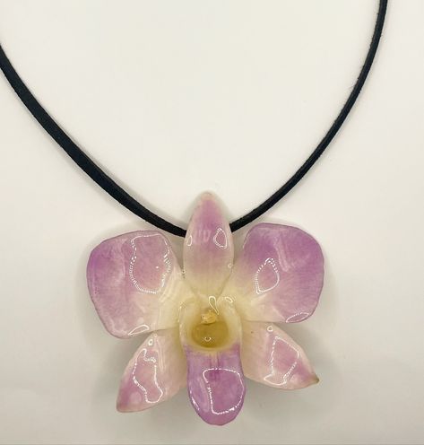 New Orchids on Lemonlua.com now!! The beauty of these necklaces are that every piece is truly unique and different in slight color and size variations. This is because they’re made with real orchid flowers🤍 Real Orchid Jewelry, How To Make Real Flower Jewelry, Flower Girl Outfits, Orchid Necklace, Orchid Jewelry, Real Flower Necklace, Orchid Color, Real Flower Jewelry, Orchid Flowers