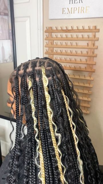 Boho Knotless Braids With Blonde Highlights, Boho Colored Braids, Black And Blonde Knotless Braids Boho, Knotless With Blonde Highlights, Blonde And Black Boho Knotless Braids, Large Boho Knotless Braids With Color, Black And Blonde Goddess Braids, Black Braids With Blonde Highlights, Braids With Blonde