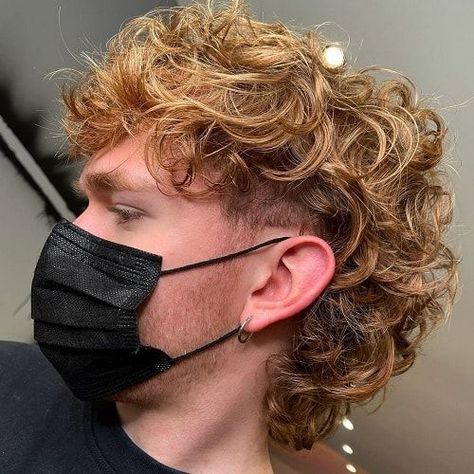 This cut needs volume and depth to be successful. The hair on top, at the crown and around the back is the same length while the sides are cut short, but not down to the skin, and is not faded into the top. Mullet Curly Hair Men, Short Curly Hair Mullet, Curly Hair Mullet Men, Curly Mullet Men, 80's Hairstyle, Looks For Men, Pompadour Haircut, Edgars Haircut, Men Haircut Curly Hair