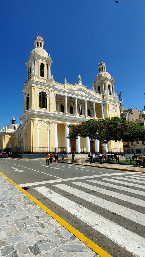 Catedral chiclayo Story Fake, Instagram Picture Quotes, San Salvador, Foto Ideas Instagram, Countries Of The World, Instagram Pictures, Picture Quotes, Notre Dame, Lima