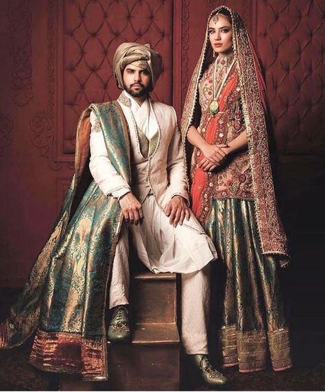 Closet Necessities, Baju Kahwin, Pakistani Traditional, Indian Wedding Poses, Reception Outfit, Indian Couple, Indian Wedding Photography Couples, Palace Interior, Couple Wedding Dress