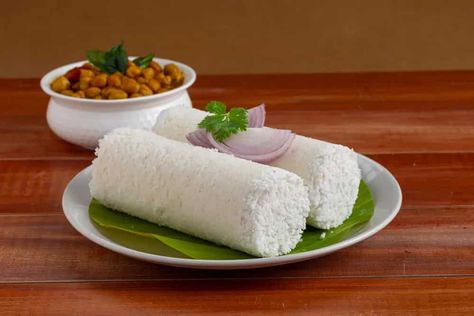 Puttu Kadala Curry, Puttu Kerala, Poha Jalebi, Kerala Meals, Authentic Breakfast, Kadala Curry, Breakfast Alternatives, High Fiber Breakfast, Black Chickpeas