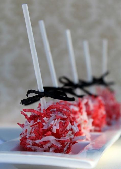 Pom pom cake pops - the cheerleader in me just couldn't resist. And I actually tried an Alexandria Cake Pop this weekend. Delicious!! Pom Pom Cake, Cheer Snacks, Cheer Treats, Cheer Birthday Party, Cheerleader Birthday, White Cake Pops, Birthday 22, Cheerleading Party, Cheer Banquet