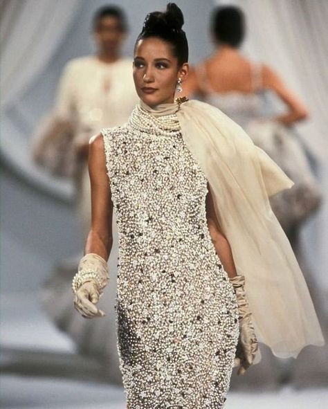 𝐫. on Twitter: "Dior, FW89 https://t.co/VCowxZMJon" / Twitter Marpessa Hennink, Runway Aesthetic, Runway Gowns, Nana Komatsu, Models Backstage, 90s Runway, 90s Runway Fashion, Dior Collection, Original Supermodels