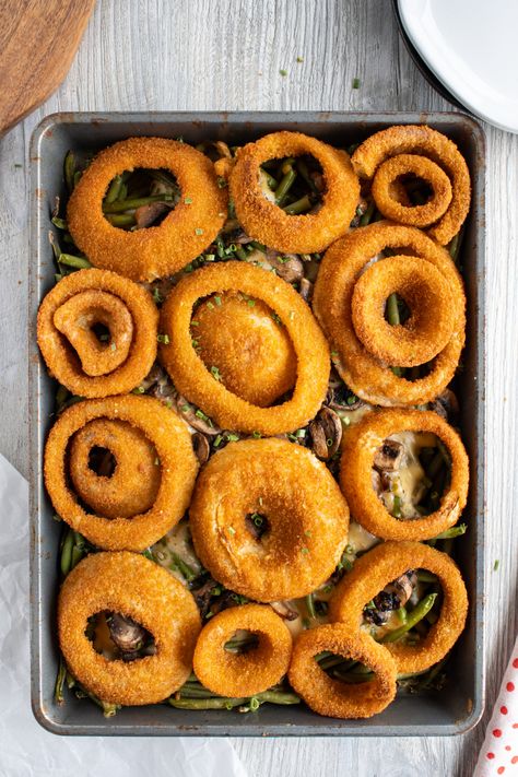 Green Bean Casserole with Onion Rings Delicious Green Bean Casserole, Delicious Green Beans, Green Beans Mushrooms, Can Green Beans, Frozen Green Beans, Cream Of Celery Soup, Creamy Mushroom Sauce, Amazing Appetizers, Crispy Onions