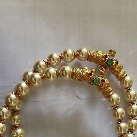 Gold Pearl Jewelry Indian, Pearl Bangle Designs, Pearl Bangles Gold, Baby Jewelry Gold, Traditional Bangles, Gold Jewels Design, Gold Pearl Jewelry, Gold Jewellry, Gold Bridal Jewellery Sets