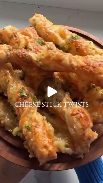 Great Recipes on Instagram: "Crispy flaky cheese sticks 🧀
Credit 🎥 @convinoboard 
What you’ll need:
🧀 puff pastry sheet
🧀 1 1/2 cups freshly grated Gruyère cheese
🧀 1/2 cup freshly grated Parmesan cheese
🧀 1 egg (egg wash)
🧀 fresh parsley (optional garnish) 

Heat the oven to 375. Lay out a puff pastry sheet and sprinkle on 1 cup of your Gruyère cheese. Fold in half and roll out to press everything down. Then add on your egg wash. Sprinkle on the remainder of your Gruyère cheese and Parmesan cheese. Cut into strips. Twist each strip and put on a sheet pan. Bake for 15-20 minutes until golden brown! 
Enjoy them on their own or dip em in your fav sauce 😍

•
•
#easyrecipe #flakecheesestick #cheese #flakestick #snackidea #dinnerparty #easyappetizers #puffpastry #greatrecipes" Sheet Pan Baked Egg Rolls, Phyllo Dough Recipes, Egg Egg, Dough Recipes, Phyllo Dough, Recipes Appetizers, Puff Pastry Sheets, Cheese Sticks, Gruyere Cheese