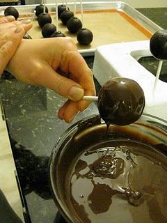 Cake Pop Tutorial...best one I've read!! Cake Pop Tutorial, Cookie Balls, Cake Ball, Party Pops, Cake Business, Cake Balls, Fun Treats, Cake Decor, Yummy Sweets