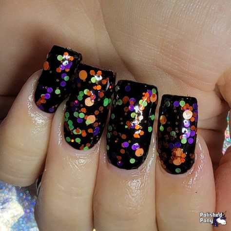 Black Glitter Halloween Nails, Halloween Nails Dip, Glitter Halloween Nails, Baby Nail Polish, Halloween Nail Polish, Moms Nails, Halloween Toe Nails, Nails Festival, Halloween Nail Colors