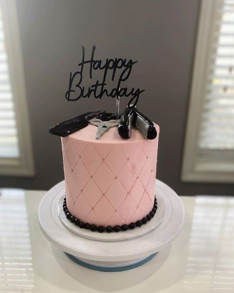 Cosmetology Graduation Cake Ideas, Hair Salon Cake Ideas, Hairstylist Cake Ideas, Cakes For Hairdressers, Hair Dresser Cake Topper, Birthday Cake For Hairdresser, Hair Stylist Cake, Cosmetology Cake, Hairdresser Cake