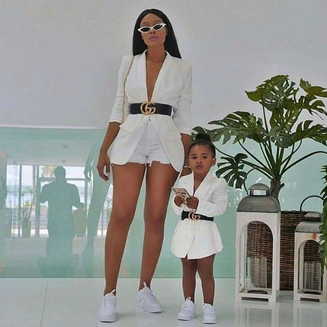 Mommy Daughter Photography, Mommy Daughter Pictures, Daughter Style, Stile Kylie Jenner, Buty Marki Nike, Mom Daughter Outfits, Mommy Daughter Outfits, Mode Kylie Jenner, Mother Daughter Fashion