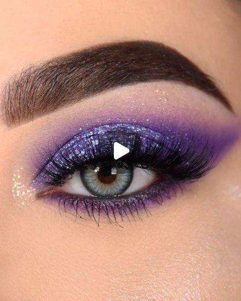 Easy Makeup Green Eyes, Fade Into Hue Palette, Fade Into Hue, Purple Eye Makeup Tutorial, Sparkly Eye Makeup, Sparkly Eyeshadow, Purple Eye Makeup, Sparkly Eyes, Easy Bake