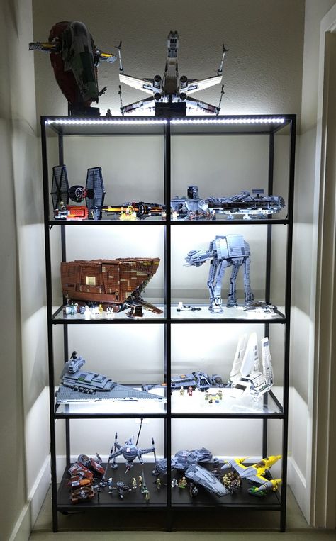 This a repin, but to cool not to share!  I built an LED-enhanced shelf for my Lego Star Wars collection! Lego Display Ideas, Geek Room, Star Wars Bedroom, Nerd Room, Lego Display, Star Wars Room, Star Wars Models, Lego Room, Lego Storage