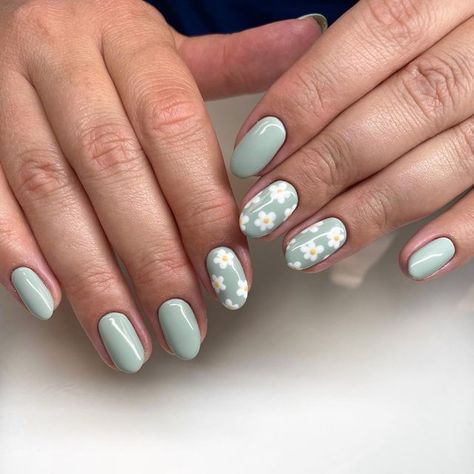 Liz | Utah Luminary Nails on Instagram: "Can it be spring yet please? . . . . #naturalnails #utahnails #utahnailartist #nailartaddict #nailartdesigns #gelpolishnailart #utahnailtech #handpaintednailart #notd #nailpro #nailsofinstagram #instagramnails #nailpromote #utahcountynailtech" Nails For Spring 2024, Spring Nail Art 2024 Short, Short Nail Ideas Spring 2024, Spring Nail Art 2024, Mum Nails, Sage Green Nails, Nails Fresh, Fresh Manicure, Squoval Nails