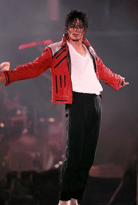 Michael Jackson, Beat It Michael Jackson Beat It, Beat It Michael Jackson, Thriller Michael Jackson, Mj Dangerous, Michael Jackson Live, Michael Jackson Dangerous, Michael Jackson Quotes, Michael Jackson Wallpaper, Joseph Jackson