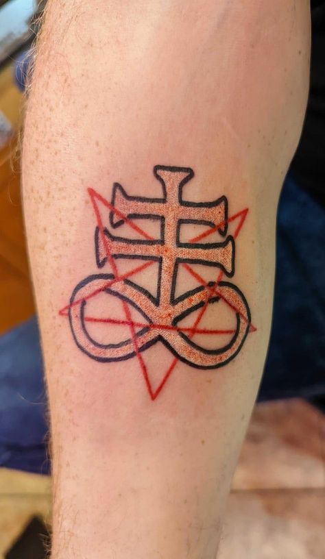 Inverted Pentagram Tattoo, Inverted Cross Tattoo, Scar Ideas, Cross Tattoo Ideas, Pentagram Tattoo, Leviathan Cross, Inverted Pentagram, Army Tattoos, Rock Tattoo