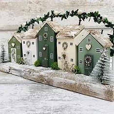 Tre Kunst, Scrap Wood Crafts, Small Wooden House, Driftwood Decor, Driftwood Crafts, Christmas Wood Crafts, Small Houses, Christmas Charms, Winter Scene