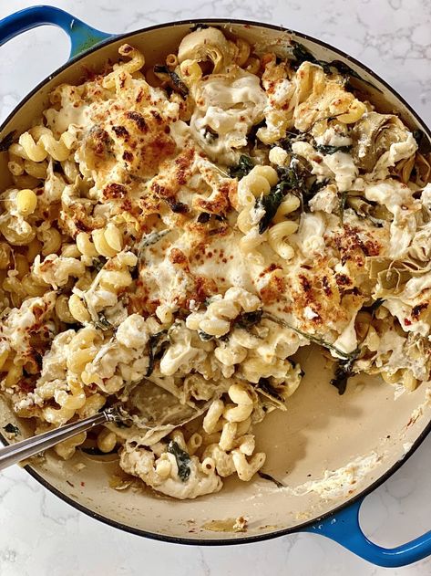 Spinach Artichoke Pasta Bake, Artichoke Pasta Bake, Pantry Pasta, Marinated Artichokes, Spinach Artichoke Pasta, Cheesy Pasta Recipes, Cheesy Pasta Bake, Pasta Bake Recipe, Cheesy Spinach