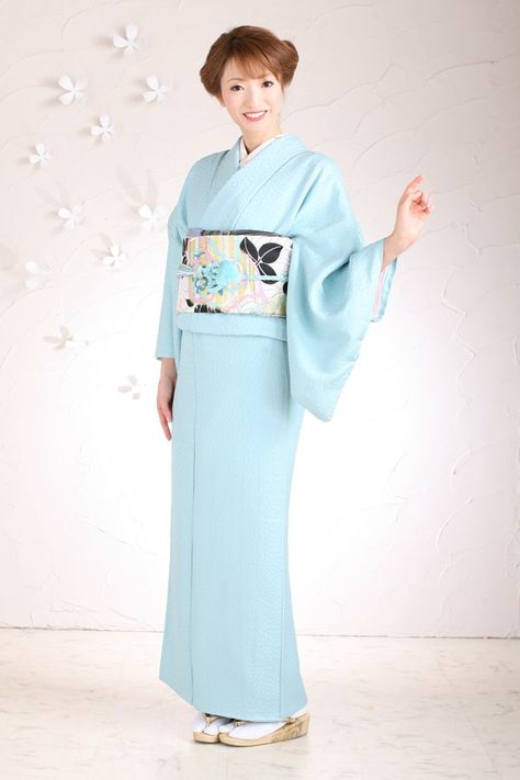 Simple Pale Blue Iro Muji with Leaf Print Obi Iromuji Kimono, Japanese Kimono Fashion, Kimono Modern, Kimono Styles, Kimono Traditional, Japanese Traditional Clothes, Japanese Traditional Clothing, Kimono Japan, Traditional Japanese Kimono