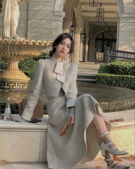 Women Suit Skirt, Japan Outfit Ideas, Korean Outfits Men, Aesthetic Korean Fashion, Skirt Outfits Korean, Japanese Minimalist Fashion, Korean Fashion Skirt, Rok Outfit, Fashion Outfit Ideas