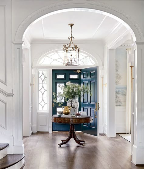 Classic Southern Home, Southern Home Magazine, Traditional Foyer, Southern Home Interior, Southern Traditional, Interior And Exterior Design, Enchanted Home, Home Magazine, Southern Home