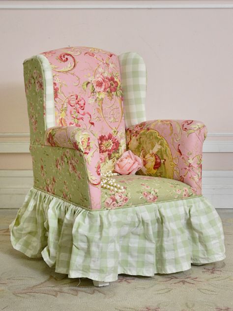 Green Cottage, Decoration Shabby, Chic Chair, Slip Covers, Shabby Chic Interiors, Shabby Chic Bedrooms, Deco Floral, Shabby Cottage, Chic Bedroom