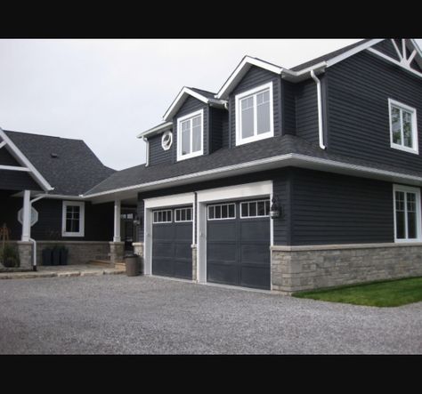 Slate gray siding with gray rock and white trim. ❤️ Dark Grey House Exterior, Grey Vinyl Siding, Dark Grey Houses, Siding Colors For Houses, Vinyl Siding Colors, Exterior Gray Paint, Exterior House Siding, Grey Siding, Gray House Exterior