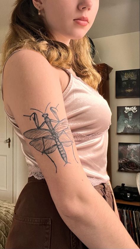 my tattoo!! Leg Bug Tattoo, Fine Line Bug Tattoo, Praymantis Tattoos, Praying Mantis Tattoo Traditional, Bug Sleeve Tattoo, Entomology Tattoo, Mantis Tattoo Design, Orchid Mantis Tattoo, Nonbinary Tattoo